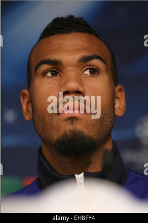 Madrid, Spagna. 9 Mar, 2015. Schalke Eric Maxim Choupo-Moting risolve una conferenza stampa al Stadio Santiago Bernabeu di Madrid in Spagna, il 9 marzo 2015. Schalke dovrà affrontare il Real Madrid in UEFA Champions League Round di gruppo di 16 seconda gamba partita di calcio il 10 marzo 2015. Foto: Ina Fassbender/dpa/Alamy Live News Foto Stock