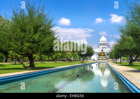 COLOMBO, SRI LANKA - febbraio 27,2015. Colombo municipio edificio, sede di Colombo e di Viharamahadevi Park Foto Stock