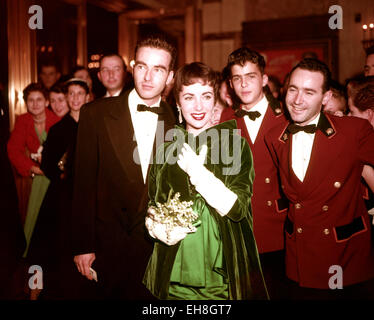 ELIZABETH TAYLOR con Montgomery Clift circa 1950 Foto Stock