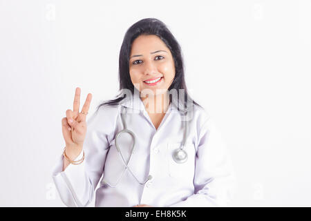 1 indian donna adulta medico puntare il dito che mostra Foto Stock