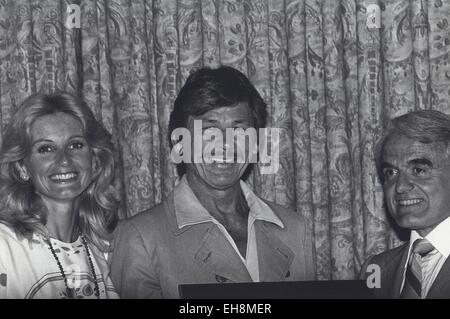 CHARLES BRONSON con Jill Ireland e Jack Valenti 1983. © Alena primo globo/foto/ZUMA filo/Alamy Live News Foto Stock