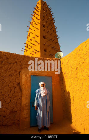 La moschea di Agadez clay 1515 Tuareg Niger Sahara Deserto del Sahara Agadez Twareg Touareg berbera in nord Africa Africa nomadi tribù nomadi Foto Stock