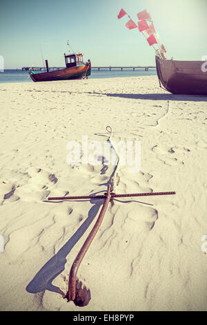 In stile retrò foto di un elemento di ancoraggio sulla spiaggia. Foto Stock