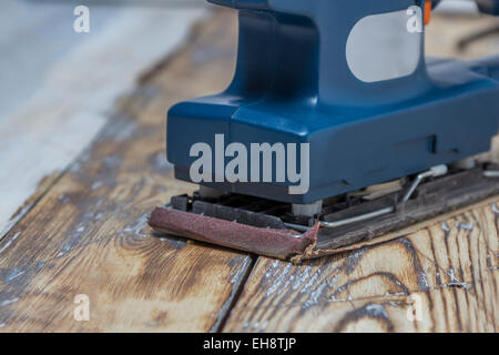 Blue macchina rettificatrice rustico superficie in legno Foto Stock