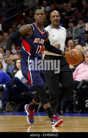 7 marzo 2015: Atlanta Hawks guard Dennis Schroder (17) in azione durante il gioco NBA tra Atlanta Hawks e la Philadelphia 76ers presso la Wells Fargo Center di Philadelphia, Pennsylvania. La Filadelfia 76ers ha vinto 92-84. Foto Stock