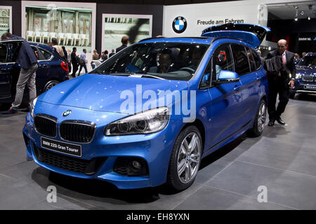 BMW 2 Series Gran Tourer presso il Motor Show di Ginevra 2015 Foto Stock