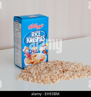 Un fun box dimensioni della Kellogg's Krispies riso cereali. Canadian confezionamento mostrato. Foto Stock