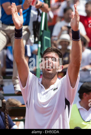 Villa Martelli, Argentina. 9 Mar, 2015. Argentina del Federico Delbonis celebra dopo la prima partita di Coppa Davis contro Thomaz Bellucci del Brasile in Villa Martelli, vicino a Buenos Aires, capitale dell'Argentina, 9 marzo 2015. Credito: Martin Zabala/Xinhua/Alamy Live News Foto Stock