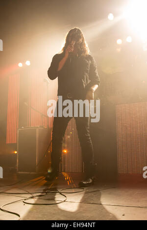 Milwaukee, Wisconsin, Stati Uniti d'America. 8 Mar, 2015. Il cantante ADAM LAZZARA di tornare domenica esegue sul palcoscenico il Rave a Milwaukee nel Wisconsin © Daniel DeSlover/ZUMA filo/Alamy Live News Foto Stock