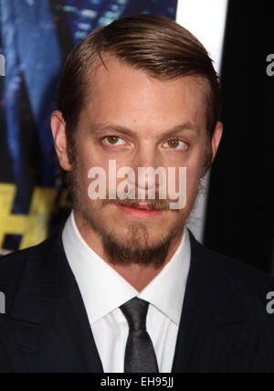 New York, New York, Stati Uniti d'America. 9 Mar, 2015. Attore Joel Kinnaman assiste la prima mondiale di "eseguire tutta la notte" tenutosi a AMC Lincoln Square Theatre. Credito: Nancy Kaszerman/ZUMAPRESS.com/Alamy Live News Foto Stock