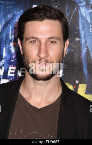 New York, New York, Stati Uniti d'America. 9 Mar, 2015. Attore PABLO SCHREIBER assiste la prima mondiale di "eseguire tutta la notte" tenutosi a AMC Lincoln Square Theatre. Credito: Nancy Kaszerman/ZUMAPRESS.com/Alamy Live News Foto Stock