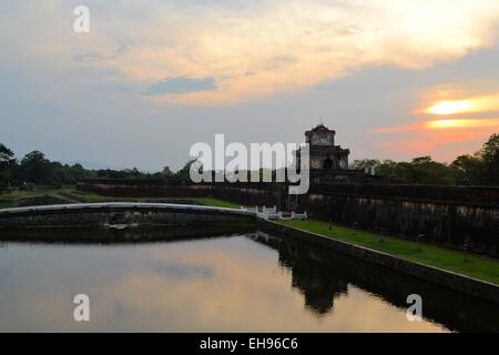 Torre di guardia alla città imperiale di Hue, Vietnam Foto Stock