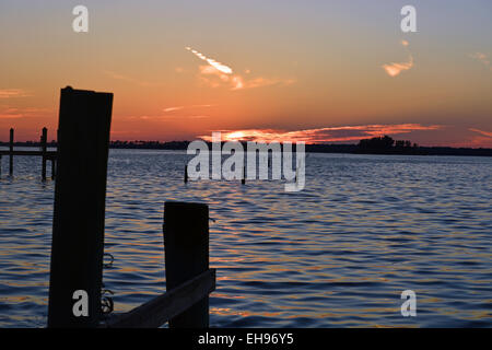 Tramonto sul Golfo del Messico da Dunedin, Florida, Stati Uniti d'America Foto Stock