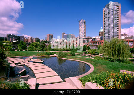 Vancouver, BC, British Columbia, Canada - City e il centro cittadino di Vista da Andy Livingstone Park Foto Stock