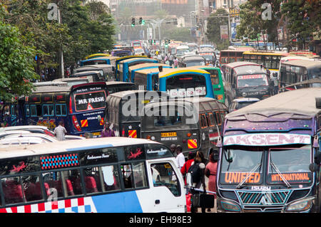 Ore di picco di traffico su Tom Mboya Avenue, Nairobi, Kenia Foto Stock