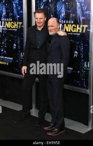 New York, Stati Uniti d'America. 9 Marzo, 2015. Attori Liam Neeson (L) e Ed Harris assistere alla premiere di 'eseguire tutta la notte' a AMC Loews Lincoln Square il 9 marzo 2015 in New York City. Credito: Debby Wong/Alamy Live News Foto Stock