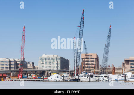 Gru presso il lungomare di ristrutturazione - Washington DC, Stati Uniti d'America Foto Stock