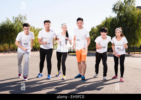 Corridori della maratona alla linea di partenza Foto Stock