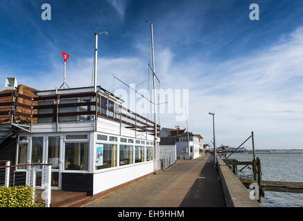 Burnham Sailing Club sede sul fiume Crouch in Burnham on Crouch in Essex. Foto Stock