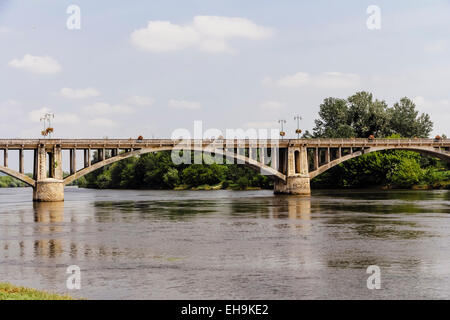 Ponte sul fiume Dordogne, Castillon-la-Bataille, Gironde, Aquitaine, Francia Foto Stock