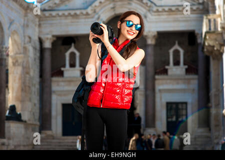 Giovani viaggiatori in città Foto Stock