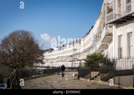 CLIFTON, Bristol, Regno Unito, 30 gennaio 2015 - Una fila di case a schiera, parte del Royal York Mezzaluna in Clifton, Bristol, Regno Unito, Foto Stock