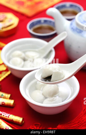 Codolo yuan yuan xian, riso dolce sfera, nuovo anno cinese il cibo proveniente da glutious farina di riso Foto Stock