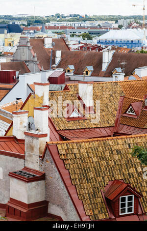 Vista sui tetti della città vecchia di Tallinn, Estonia Foto Stock