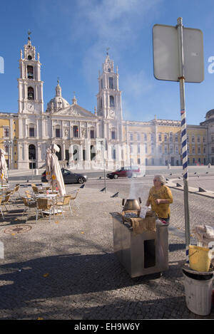 La Mafra National Palace è un monumentale barocca e italianizzato palazzo neoclassico-monastero situato a Mafra, Foto Stock