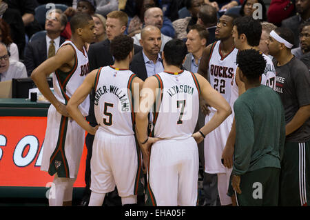 Milwaukee, Wisconsin, Stati Uniti d'America. 9 Mar, 2015. Milwaukee Bucks head coach Jason Kidd colloqui con il suo compagno di squadra durante il gioco NBA tra il New Orleans pellicani e il Milwaukee Bucks a BMO Harris Bradley Center di Milwaukee, WI. Pellicani sconfitti i Bucks 114-103. © Cal Sport Media/Alamy Live News Credito: Cal Sport Media/Alamy Live News Foto Stock