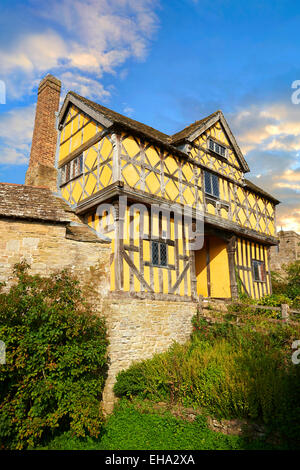 Il graticcio casa di gate di Stokesay Castle, Shropshire, Inghilterra Foto Stock