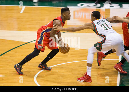 Milwaukee, WI, Stati Uniti d'America. 9 Mar, 2015. New Orleans pellicani guard Norris Cole #30 in azione durante il gioco NBA tra il New Orleans pellicani e il Milwaukee Bucks a BMO Harris Bradley Center di Milwaukee, WI. Pellicani sconfitti i Bucks 114-103. John Fisher/CSM/Alamy Live News Foto Stock