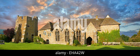 Tenere, la Hall e il giardino del castello di Stokesay, Shropshire, Inghilterra Foto Stock