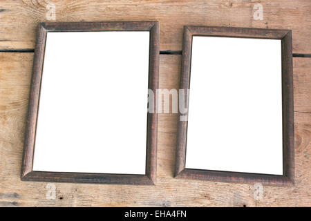 Due vecchi photo frame sullo sfondo di legno Foto Stock