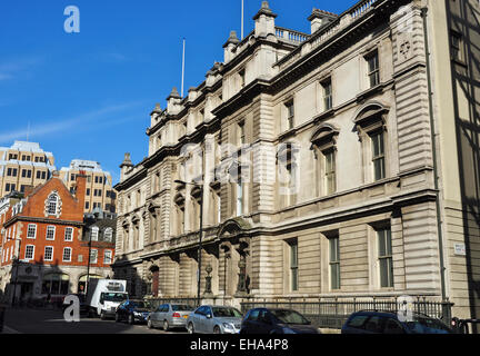 La vecchia strada di prua a una stazione di polizia e di magistrati' Court, Londra, Inghilterra, Regno Unito Foto Stock