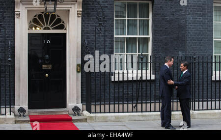 Mercoledì 4 Marzo, 2015 del Primo Ministro britannico David Cameron saluta il presidente messicano Enrique Peña Nieto al numero 10 di Downing Street a Londra. Foto Stock