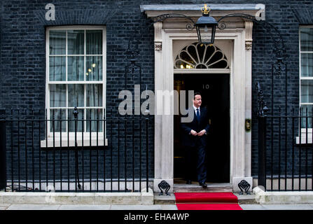 Mercoledì 4 Marzo, 2015 del Primo Ministro britannico David Cameron saluta il presidente messicano Enrique Peña Nieto al numero 10 di Downing Street a Londra. Foto Stock