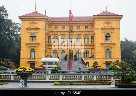 Colonial Palazzo Presidenziale di Hanoi originariamente costruito nel 1906 come Palazzo del Governatore Generale,Ha Noi,Hanoi, Vietnam, Foto Stock