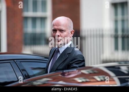 Londra, Regno Unito. 10 marzo, 2015. William Hague, Primo Segretario di Stato e leader della House of Commons lasciando una riunione del gabinetto in 10 Downing Street martedì 10 marzo, 2015. Credito: Pete Maclaine/Alamy Live News Foto Stock