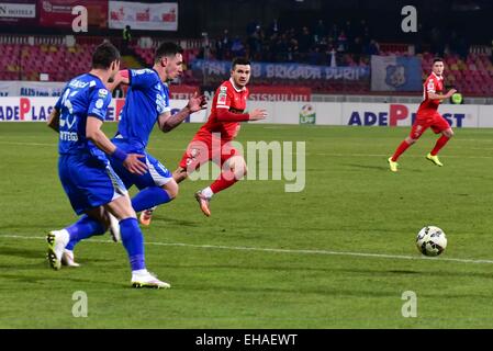 Marzo 10, 2015: Sandu Gabriel Matei #10 della dinamo Bucarest in azione durante la Coppa di Lega Adeplast gioco tra FC Dinamo Bucharest ROU e FC Universitatea Cluj ROU a "inamo'' Stadium, Romania ROU. Catalin Soare/www.sportaction.ro Foto Stock