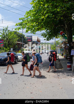 Canadian backpackers in Puerto Viejo, Limon Costa Rica. Foto Stock