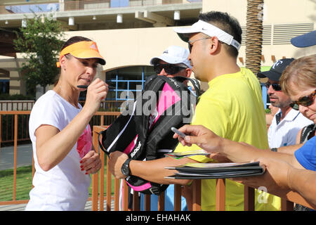 Indian Wells, California, 10 Marzo 2015 Italiano giocatore di tennis Flavia PENNETTA firma autografi al BNP Paribas Open. Credito: Lisa Werner/Alamy Live News Foto Stock