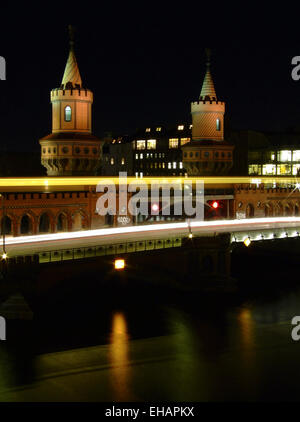 Oberbaumbrücke a Berlino-Kreuzberg Foto Stock