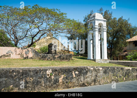 Vecchio campanile, vicino al Museo Marittimo di Fort Galle, Sri Lanka, Asia Foto Stock