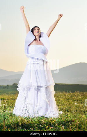 Bella Sposa outdoor dopo il matrimonio ceremny Foto Stock