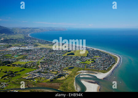 Waikanae River, e Paraparaumu Beach, la Costa di Kapiti, regione di Wellington, Isola del nord, Nuova Zelanda - aerial Foto Stock