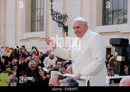 Città del Vaticano. Undicesimo Mar, 2015. Papa Francesco, Udienza generale del 11 marzo 2015 Credit: Davvero Facile Star/Alamy Live News Foto Stock