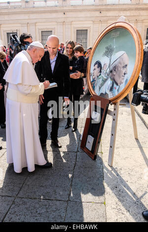 Città del Vaticano. Undicesimo Mar, 2015. Papa Francesco, Udienza generale del 11 marzo 2015 Credit: Davvero Facile Star/Alamy Live News Foto Stock