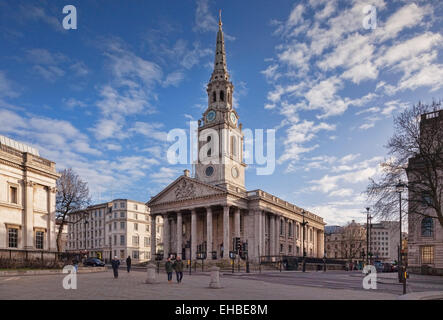 Chiesa di St Martin nei campi, Trafalgar Square, Londra, all'inizio della primavera. Foto Stock