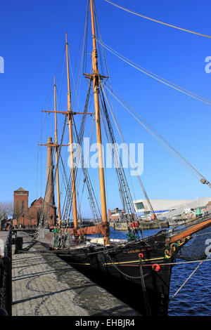 Il 'Kathleen e può' Tall Ship in Liverpool inscatolamento del Dock Foto Stock